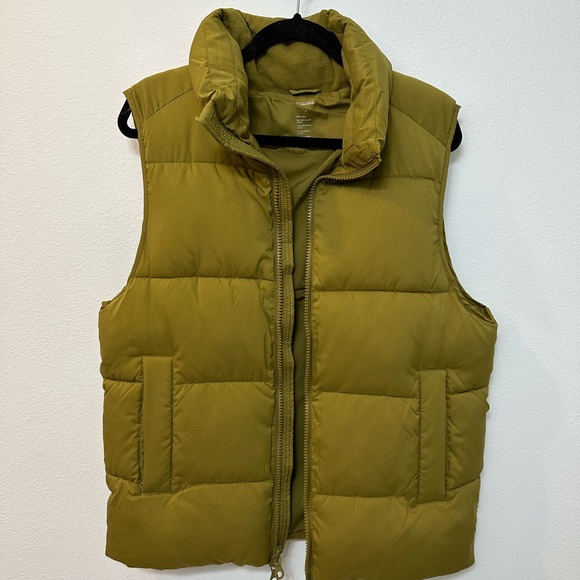 Girlfriend Collective puffer vest - Picture 2 of 3